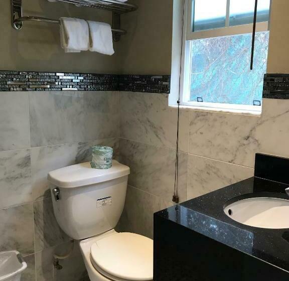 Номер Deluxe, Trylon Hotel Hollywood