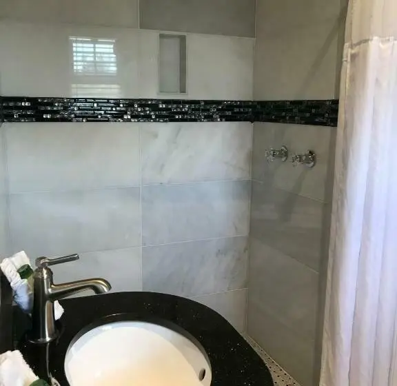 آپارتمان 2 خوابه, Trylon Hotel   Hollywood