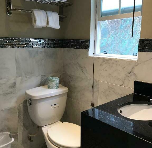 Номер Deluxe, Trylon Hotel Hollywood