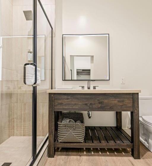 جناح, Taawaki Inn