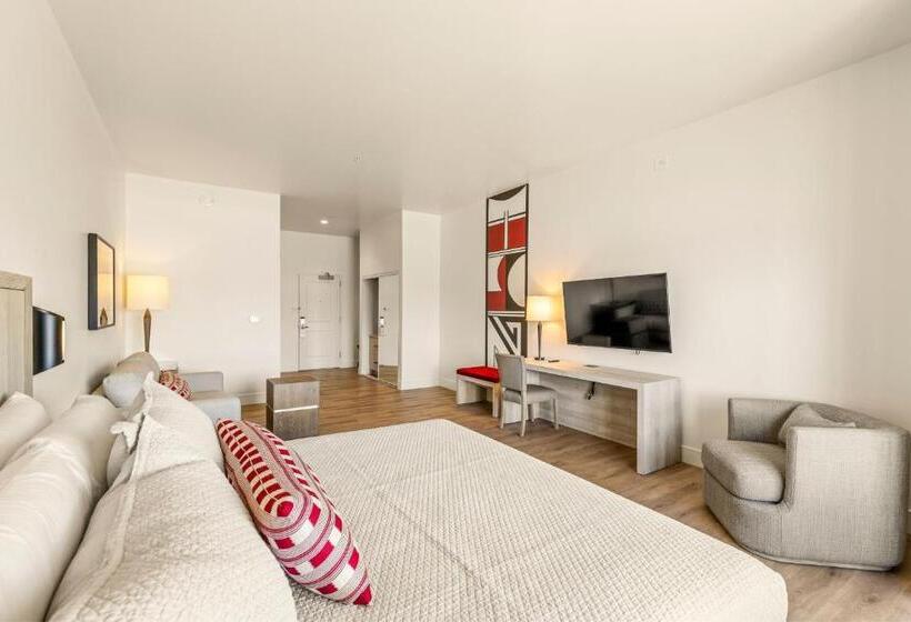 جناح سرير كينج, Taawaki Inn