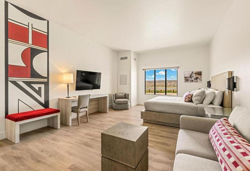 جناح سرير كينج, Taawaki Inn