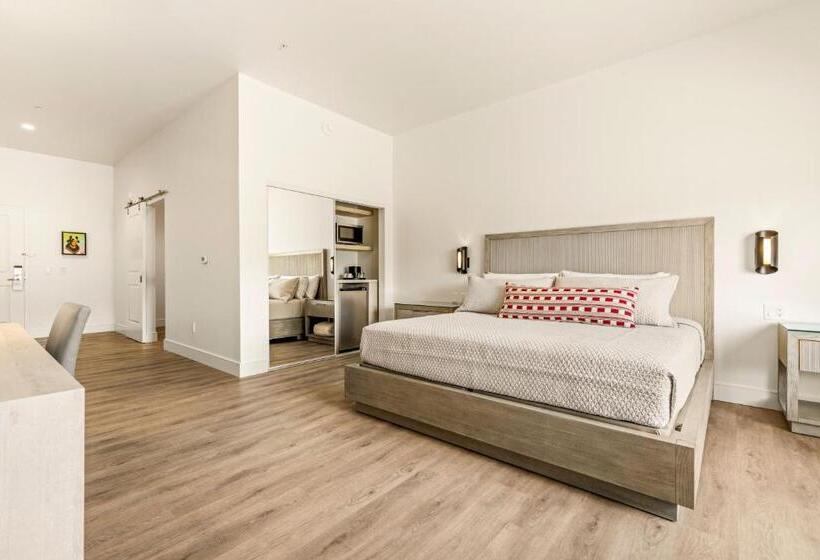 غرفة قياسية سرير كينج لذوى الإحتياجات الخاصة, Taawaki Inn