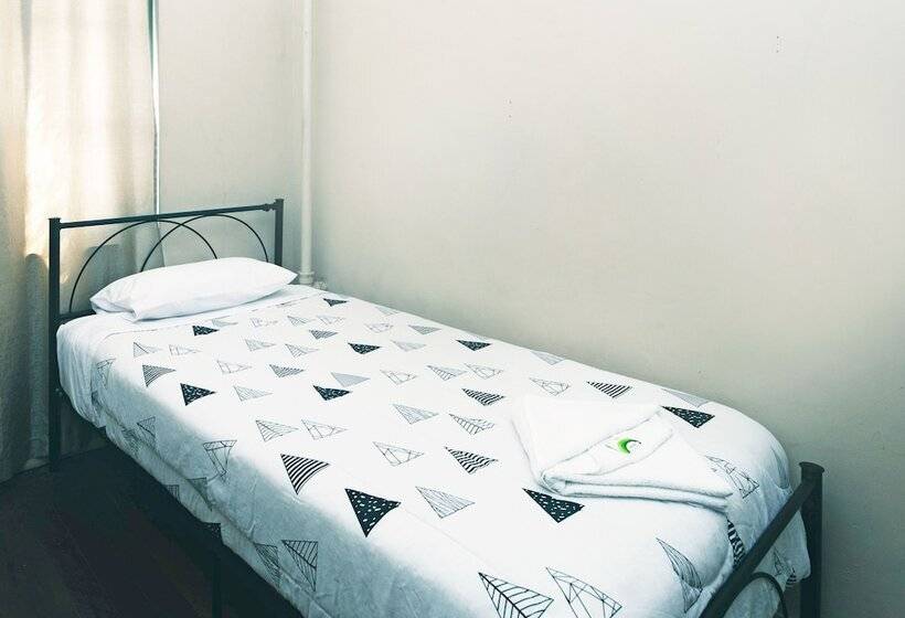 标准单人间, Commercial Hotel Kingaroy