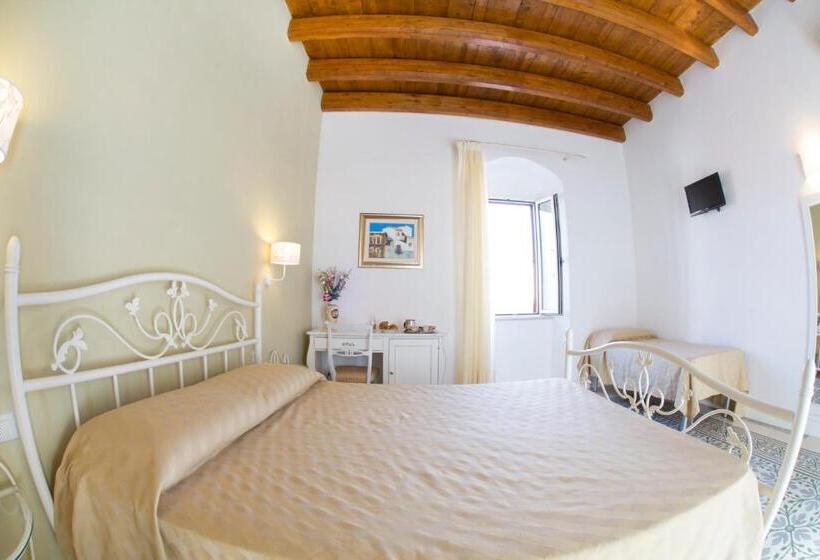 اتاق استاندارد سه نفره, B&b Monsignore