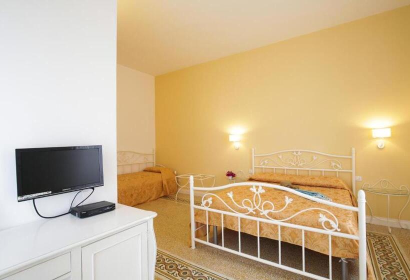 اتاق استاندارد چهار تخته, B&b Monsignore