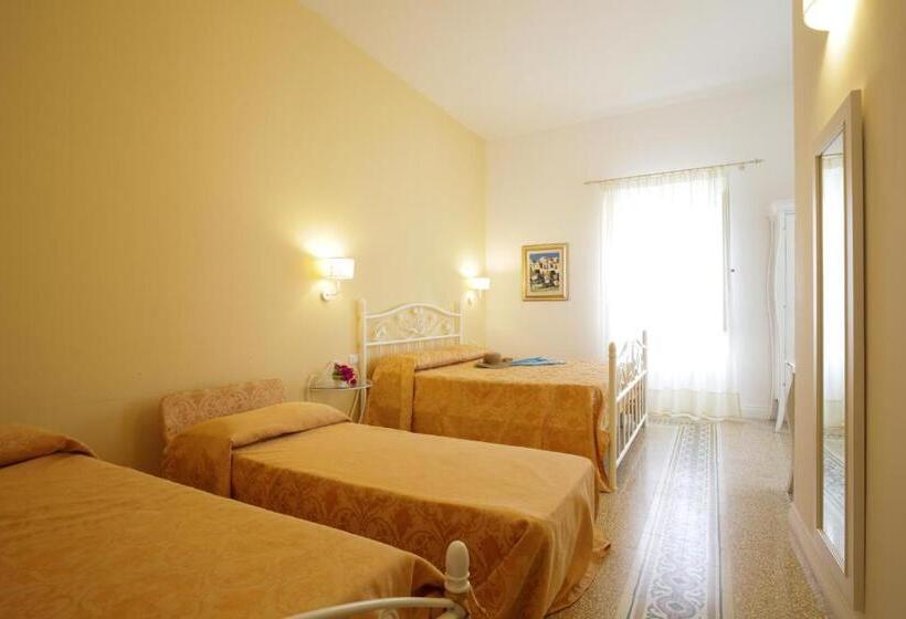 اتاق استاندارد چهار تخته, B&b Monsignore