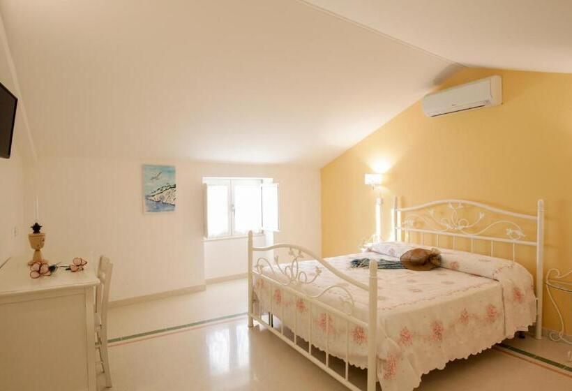 سوییت سوپریور با چشمانداز دریا, B&b Monsignore