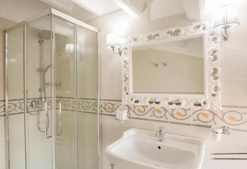 سوییت سوپریور با چشمانداز دریا, B&b Monsignore