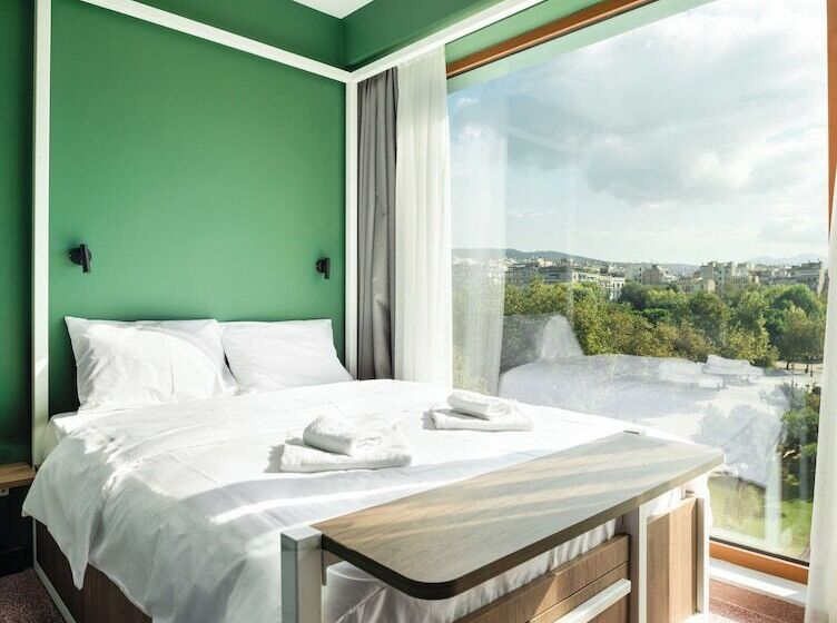 غرفة قياسية مطلة على المدينة, Zeus Is Loose