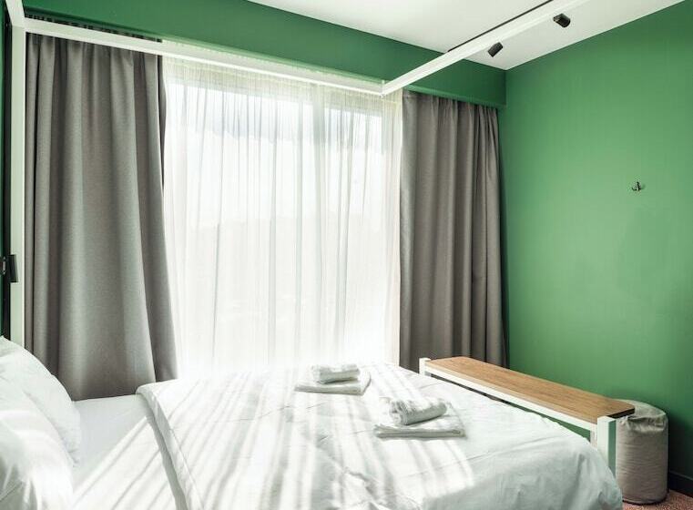 غرفة قياسية مطلة على المدينة, Zeus Is Loose