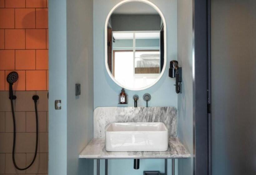 غرفة قياسية ذات إطلالة بانورامية, Zeus Is Loose