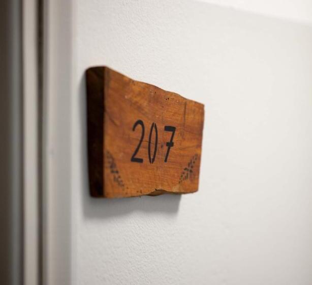 标准间带山景, Achilleion