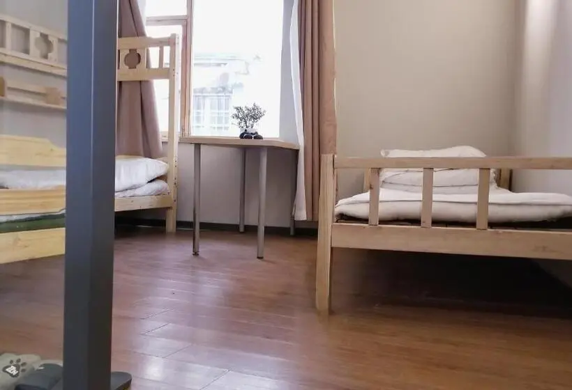 Vuode Makuusalissa, Fengma Feiyang Hostel
