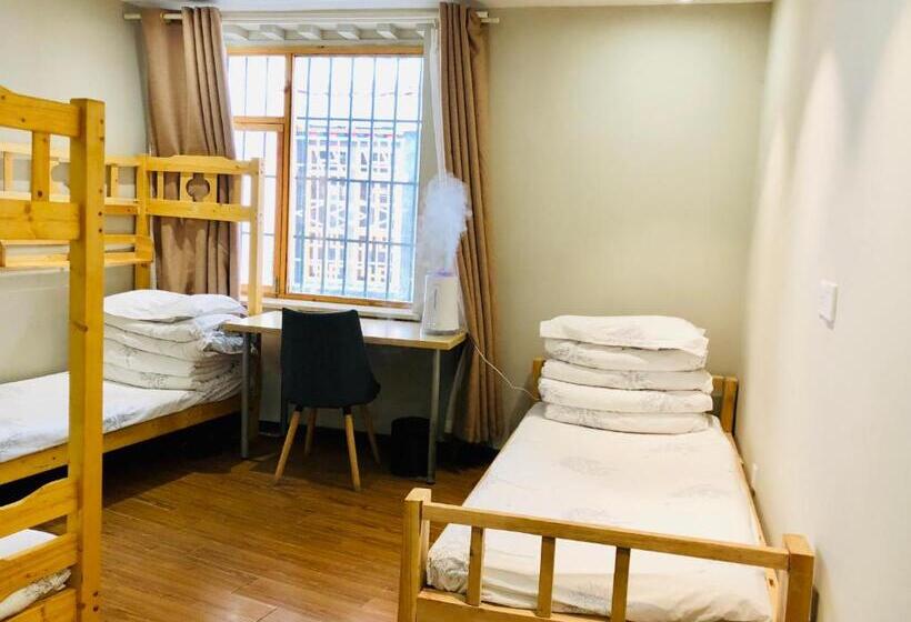 تختخواب در اتاق مشترک, Fengma Feiyang Hostel