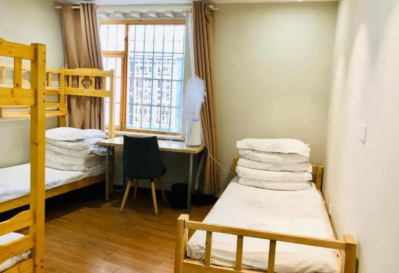 Vuode Makuusalissa, Fengma Feiyang Hostel