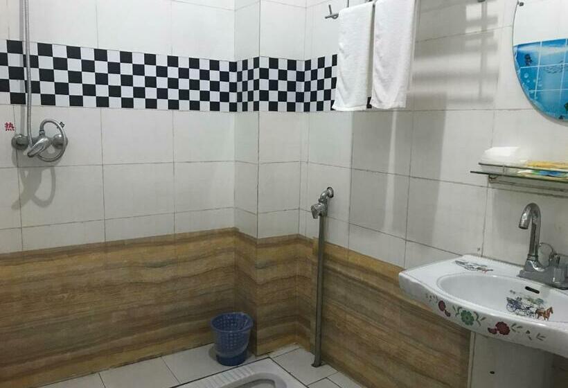 חדר אקונומי, Emeishan Moon Bay