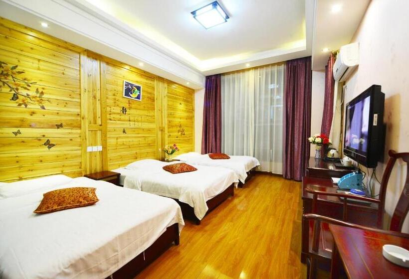 חדר דלוקס לשלושה, Emeishan Moon Bay