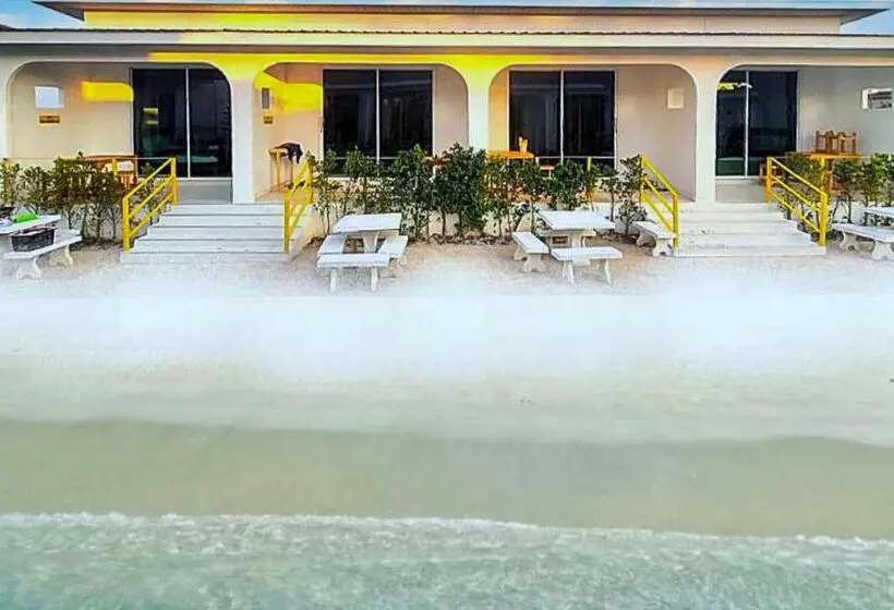 キングサイズベッドのスタンダードルーム, The Toy Beach Resort Rayong