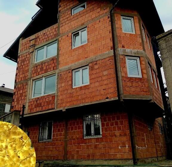 اتاق اکونومی, Medina