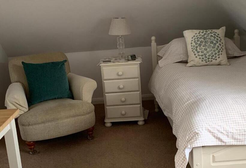 庭の見えるシングルルーム, 83