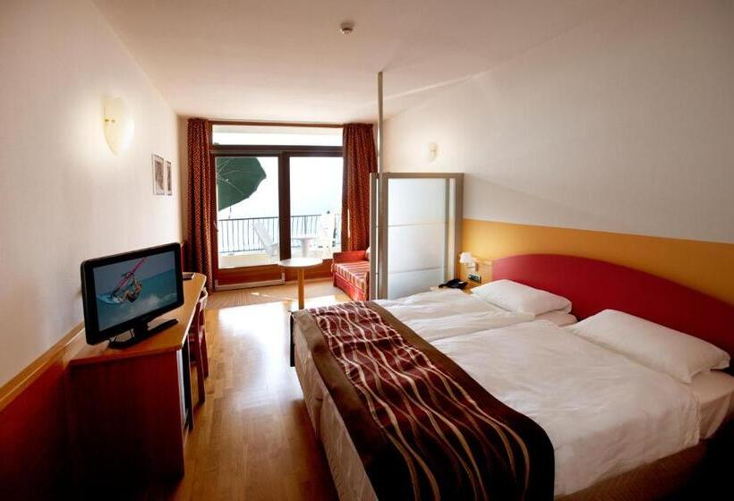 Superior room with lake view, Baia Verde