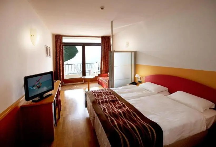 Superior room with lake view, Baia Verde