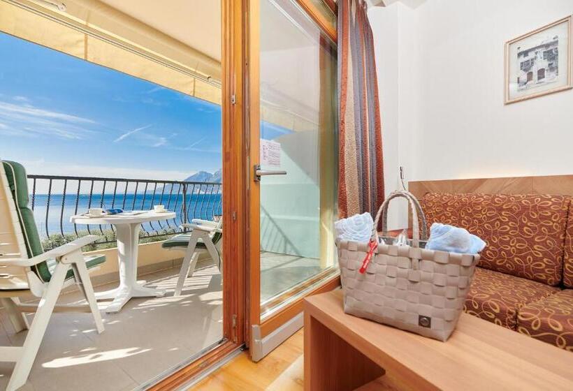 Полулюкс Вид на Озеро, Baia Verde