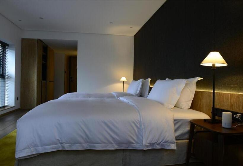 اتاق استاندارد, David S Deer