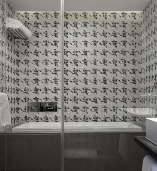 سوییت اجرایی, David S Deer