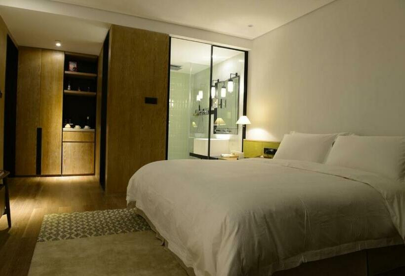 اتاق استاندارد, David S Deer