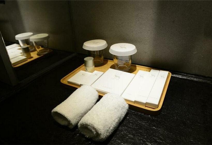 اتاق استاندارد, David S Deer