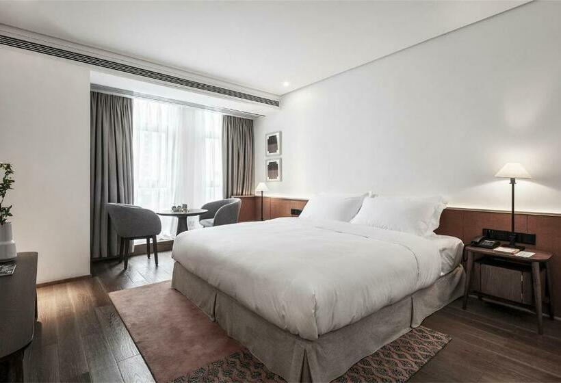 اتاق راحتی, David S Deer