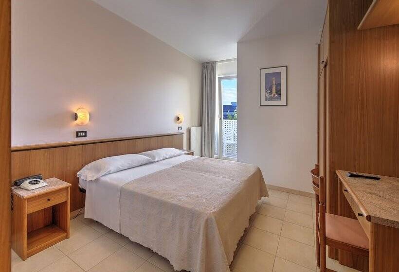 غرفة عائلية, Excelsior