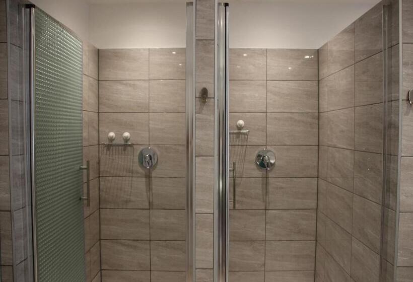 标准间, Onefam Notting Hill