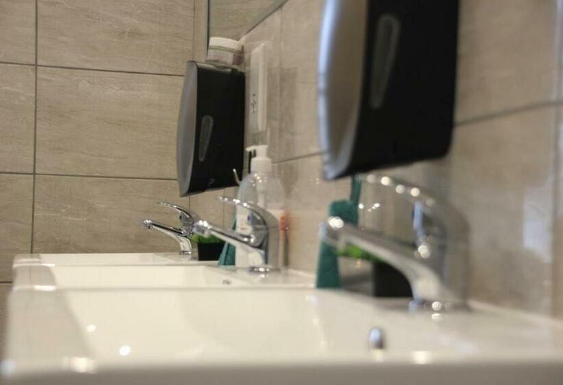 共用房间的床, Onefam Notting Hill