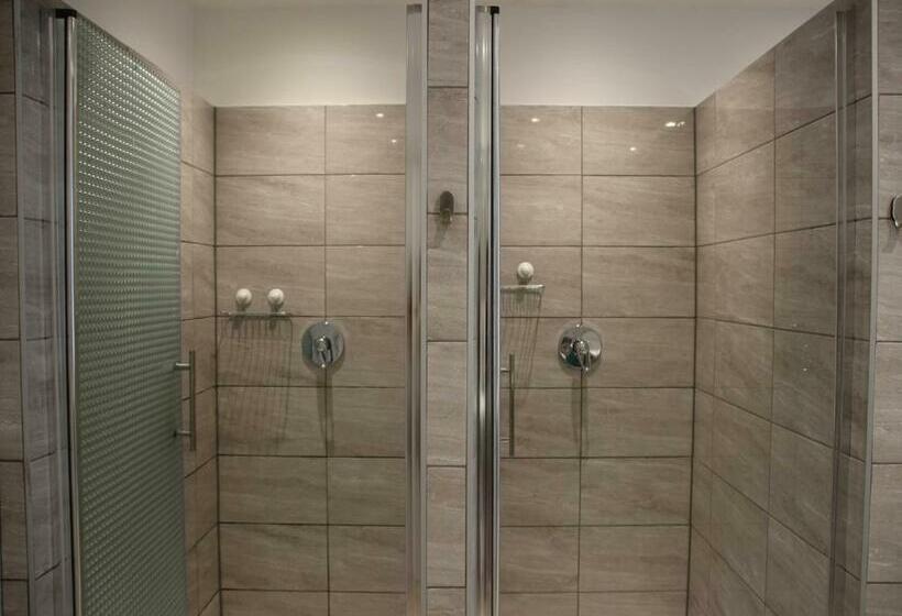 共用房间的床, Onefam Notting Hill