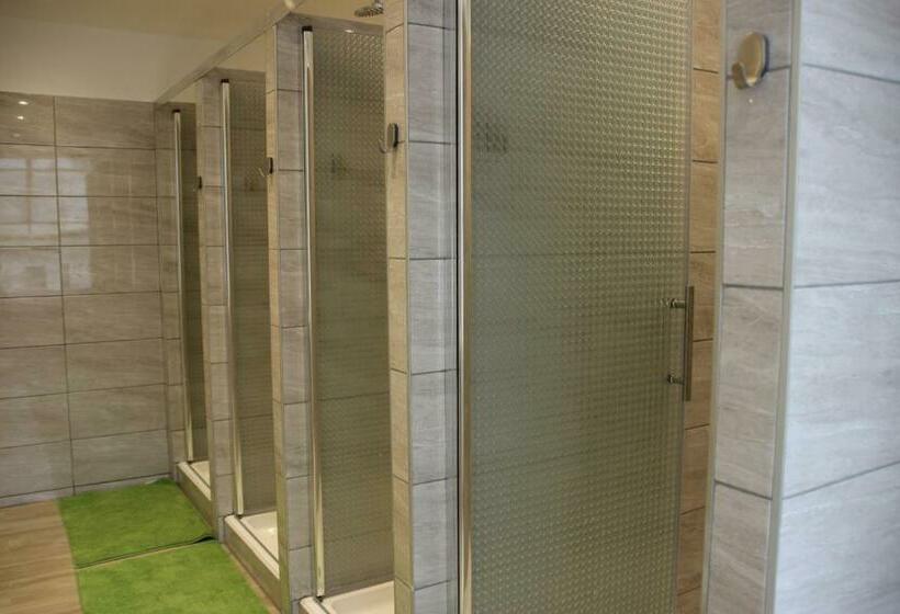 共用房间的床, Onefam Notting Hill