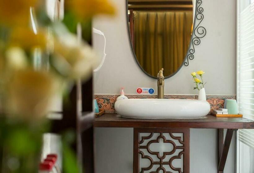 חדר דלוקס, Dali Garden