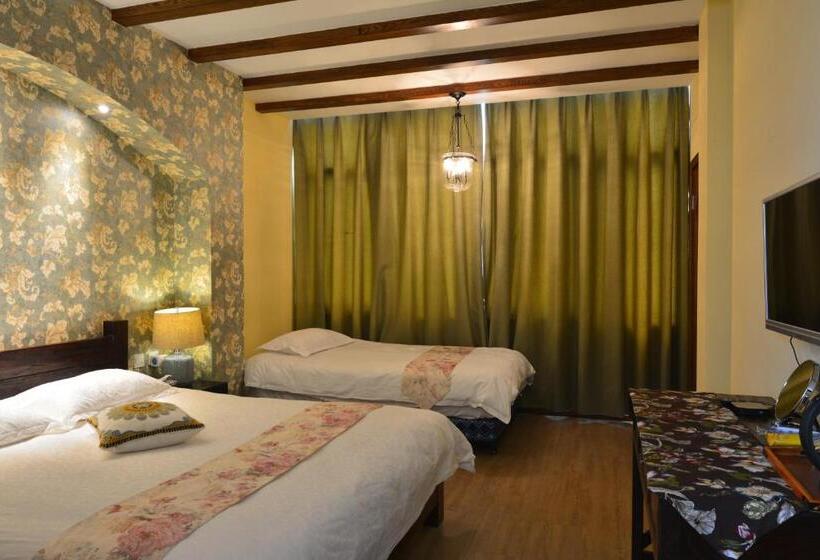 חדר משפחתי, Dali Garden