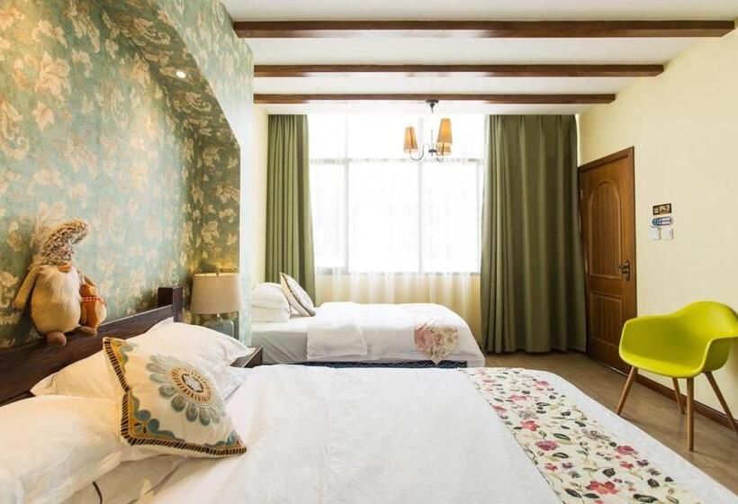 חדר משפחתי, Dali Garden