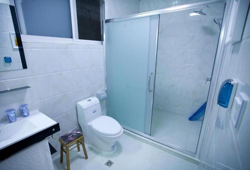 חדר משפחתי, Dali Garden