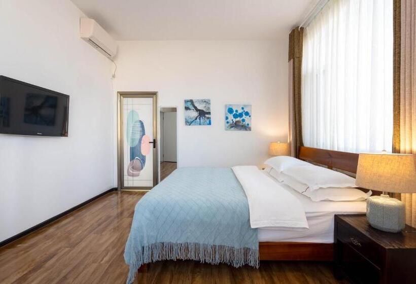 חדר דלוקס, Dali Garden