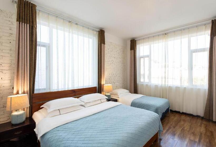 חדר משפחתי, Dali Garden