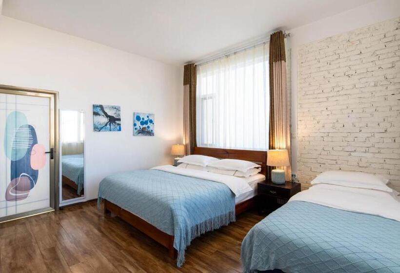 חדר משפחתי, Dali Garden