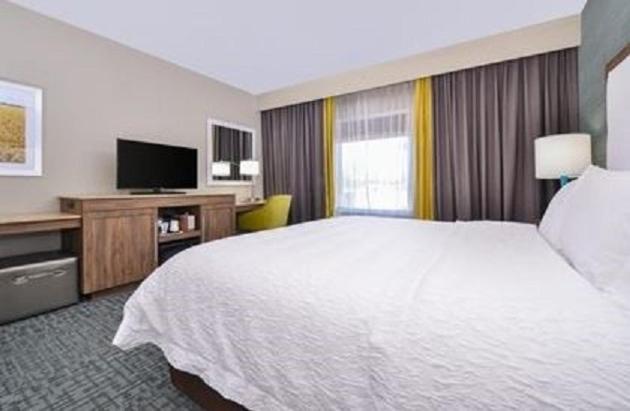 غرفة قياسية سرير كينج, Hampton Inn Emporia