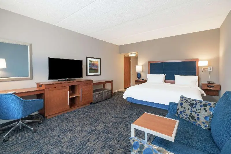 キングサイズベッドのスタンダードルーム, Hampton Inn & Suites Newburgh Stewart Airport