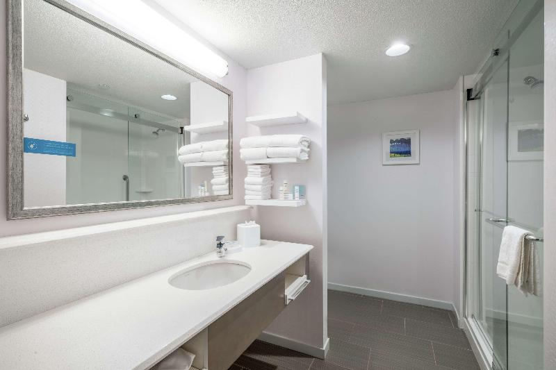 غرفة قياسية سرير كينج, Hampton Inn & Suites Newburgh Stewart Airport