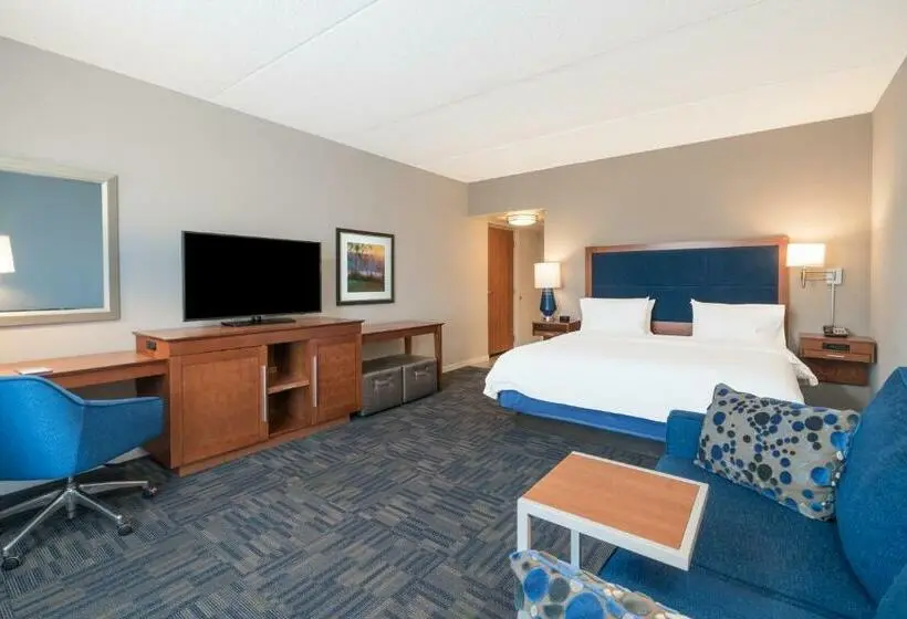 キングサイズベッドのスタンダードルーム, Hampton Inn & Suites Newburgh Stewart Airport