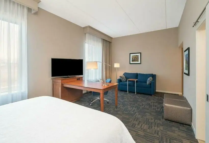 キングサイズベッドのエクゼクティブ, Hampton Inn & Suites Newburgh Stewart Airport